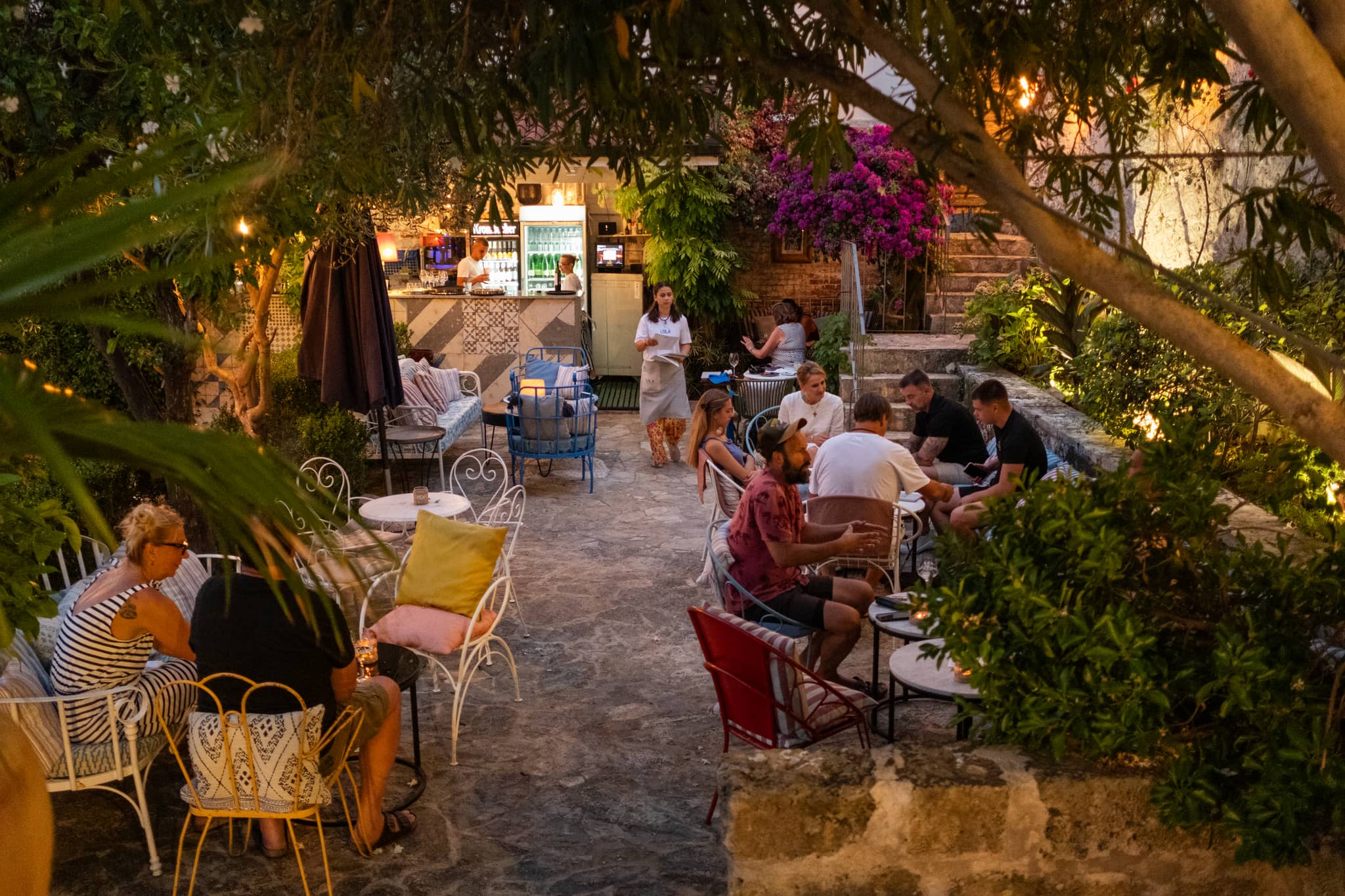 Gäster på vinprovning i Kroatien.