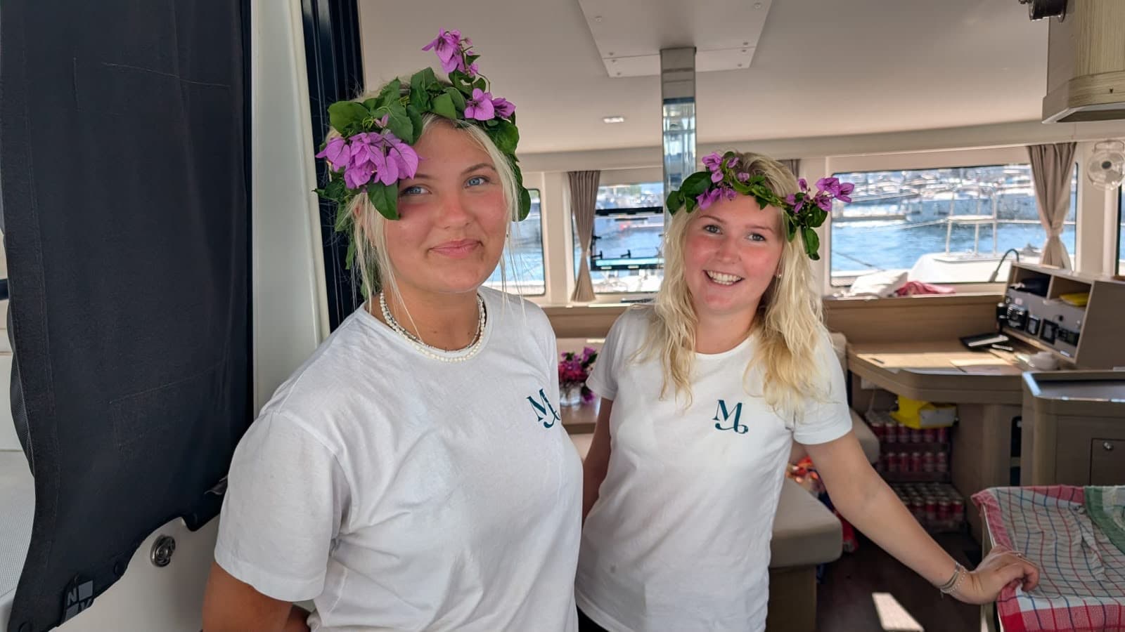 Frida, skeppare på More Sailing, ombord i Grekland