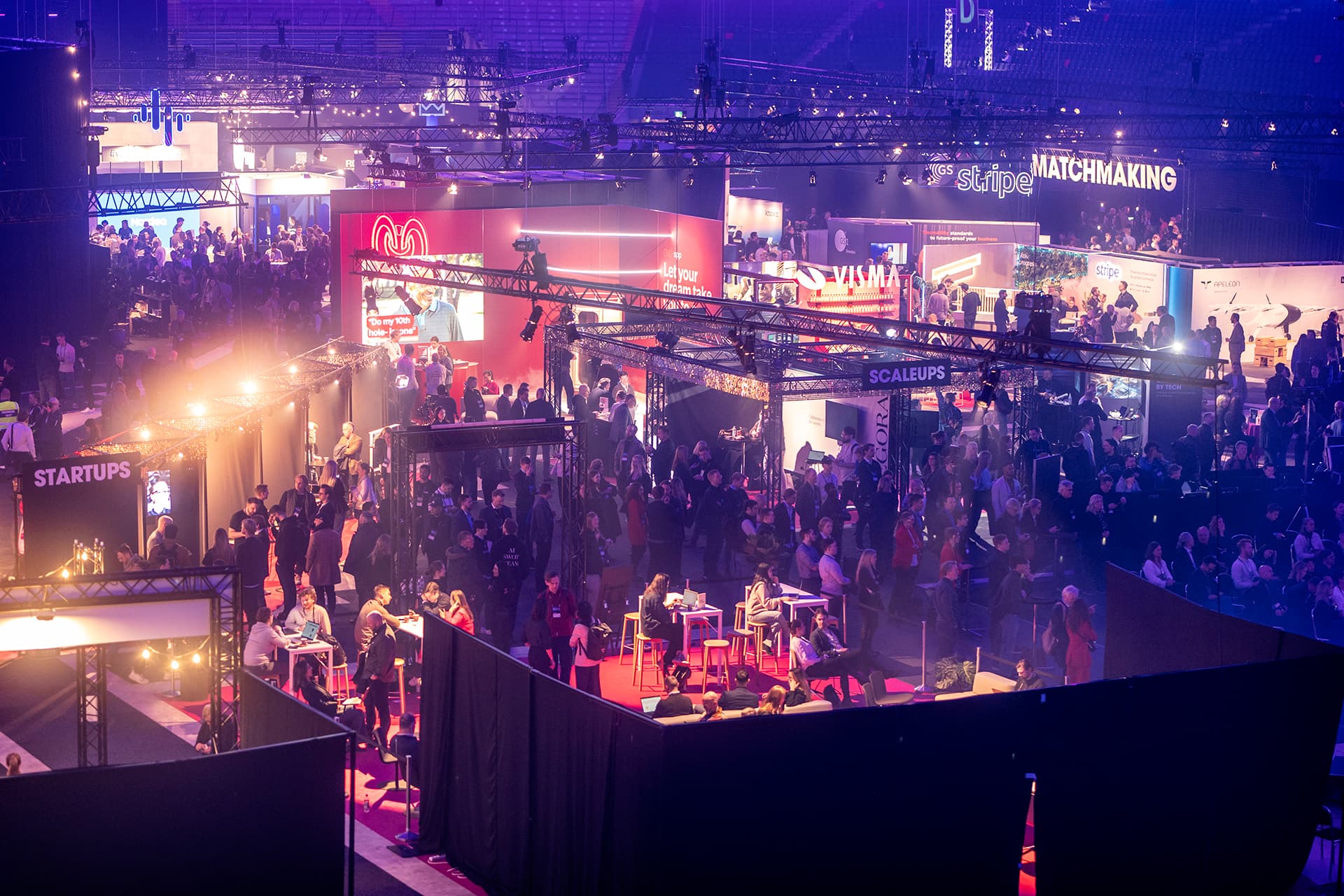 Katamaran som seglar