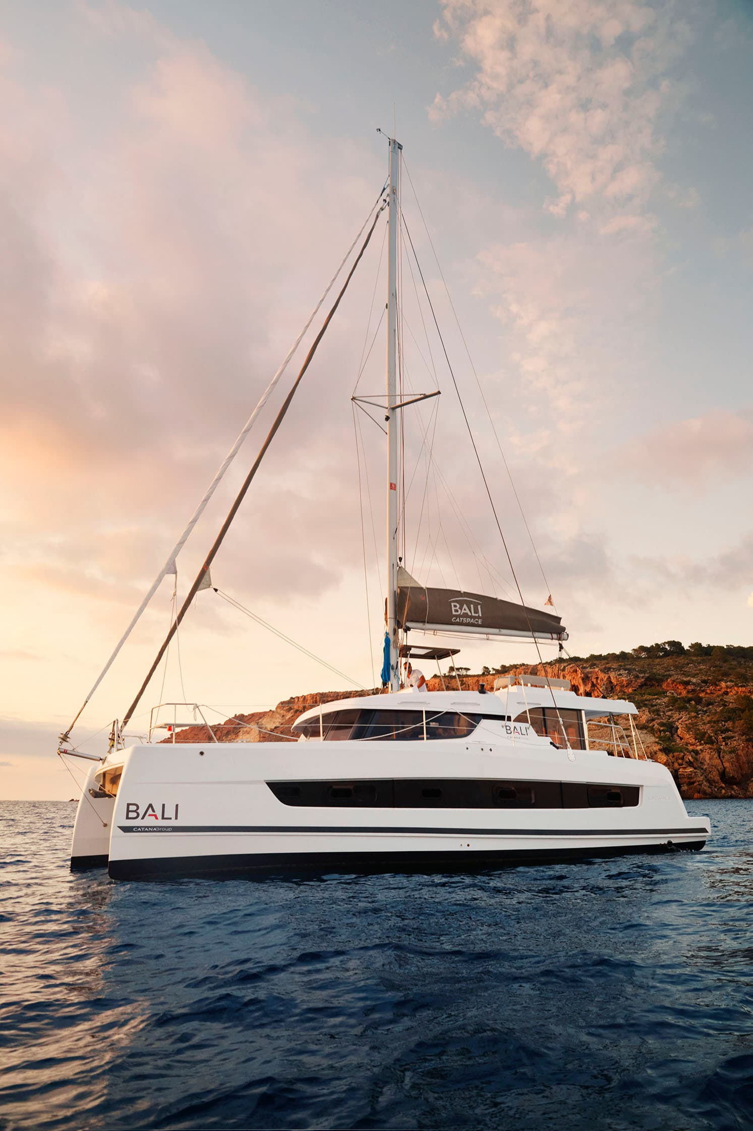 Katamaranen Bali Catspace i havet.