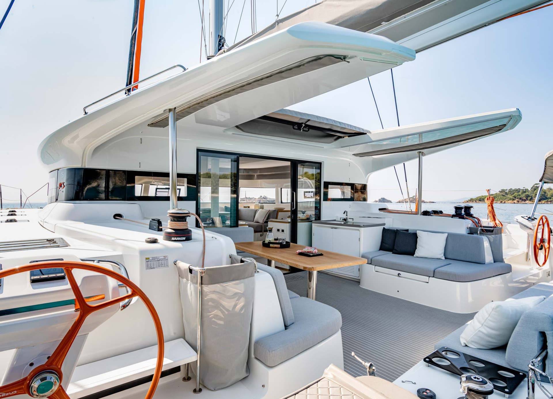 Sittbrunnen i Excess 15. Soffgrupp och roder.