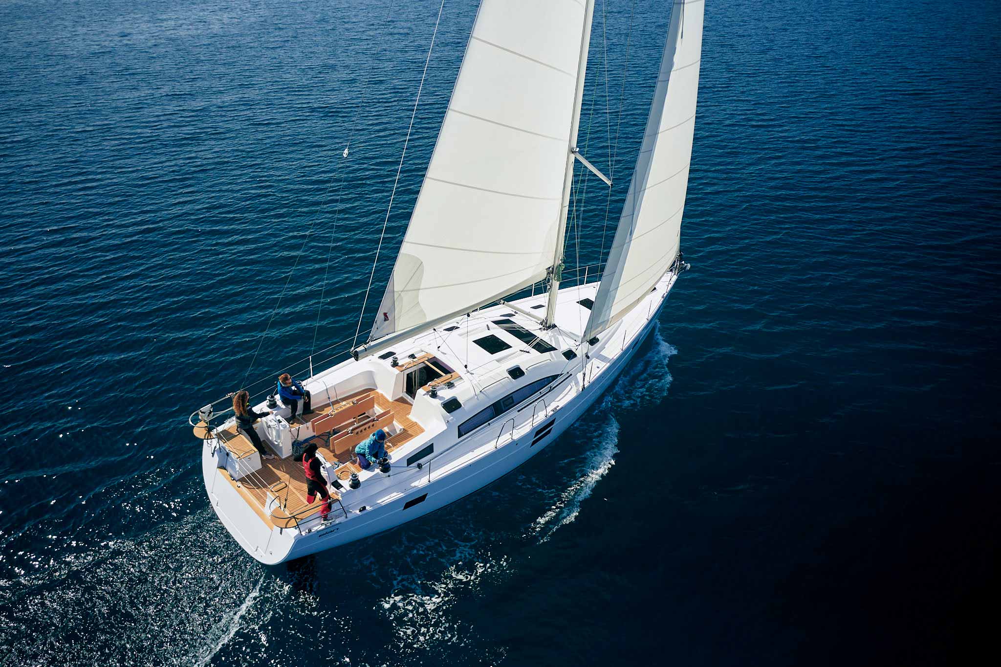 Ein Elan 50.1 Segelboot beim Segeln