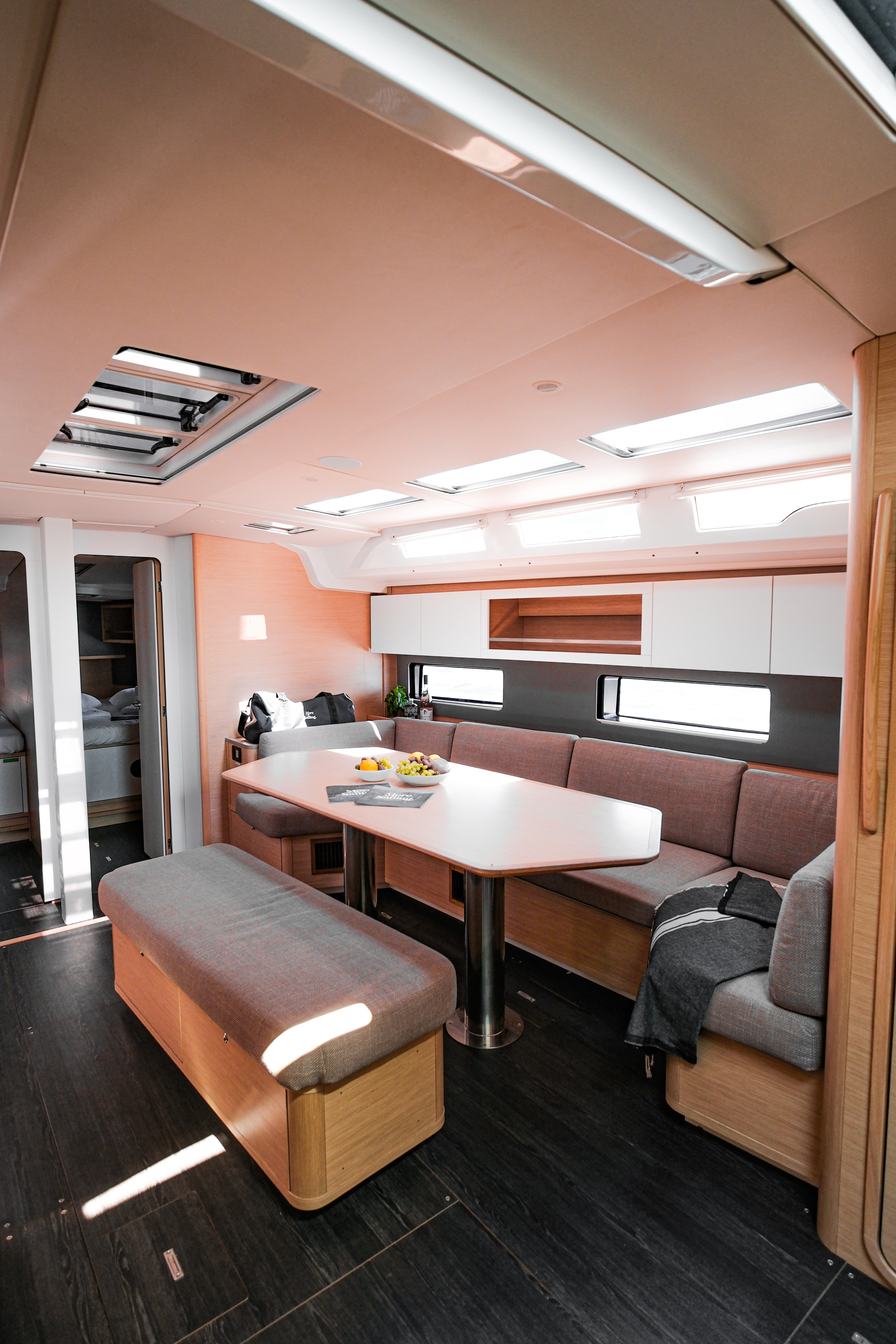 En hyggelig kahyt i en Lagoon 42