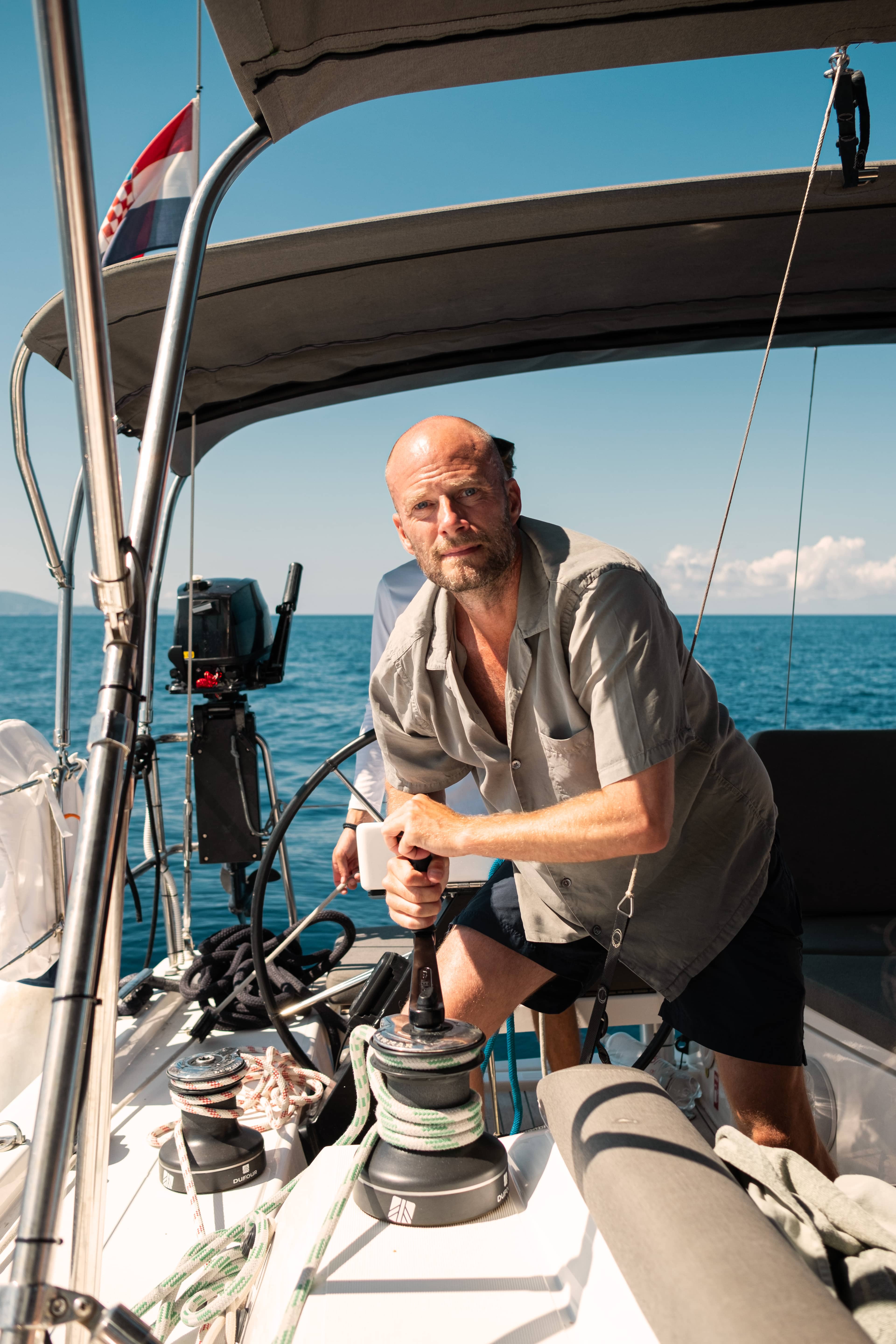 Sejlbåd Dufour 48 sejler i bølgerne